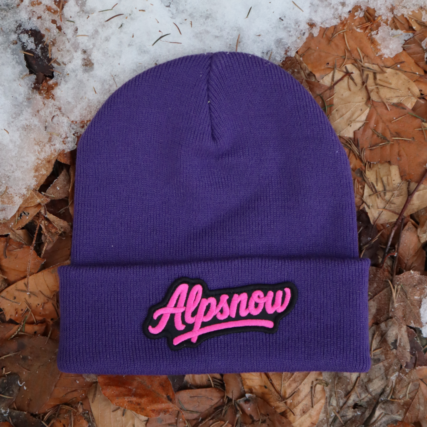 Alpsnow Mütze Lila Pink Logo – 💜 Fashion Statement & Pop of Color 💖 – Bild 2