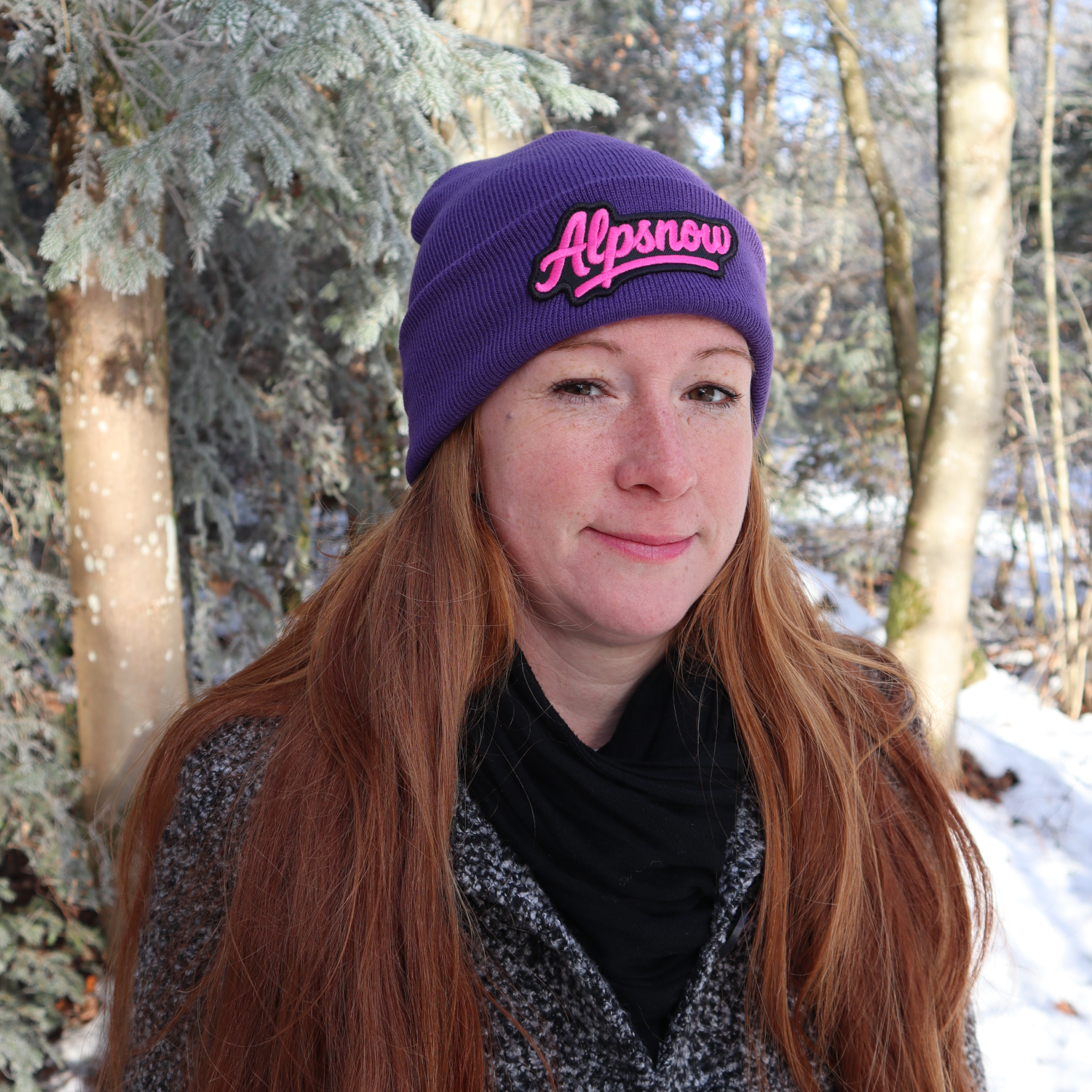 Alpsnow Mütze Lila Pink Logo – 💜 Fashion Statement & Pop of Color 💖