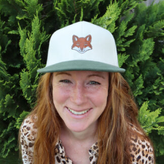 hübsche rothaarige mit fuchs cap von alpsnow